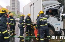 网上买球怎么买 -货车撞树司机被困，长沙县消防来解围