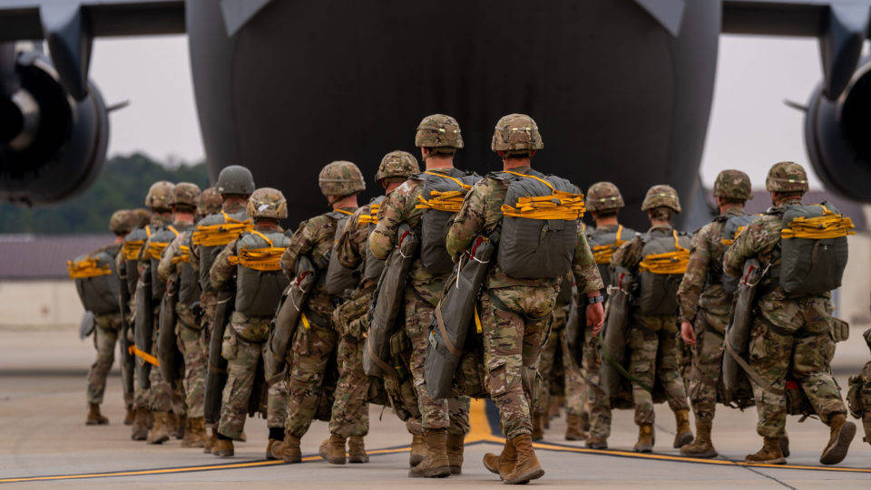 美议员爆料：特朗普在乞求中国，给中东僵局解围